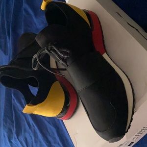 Women’s fashion gym shoes